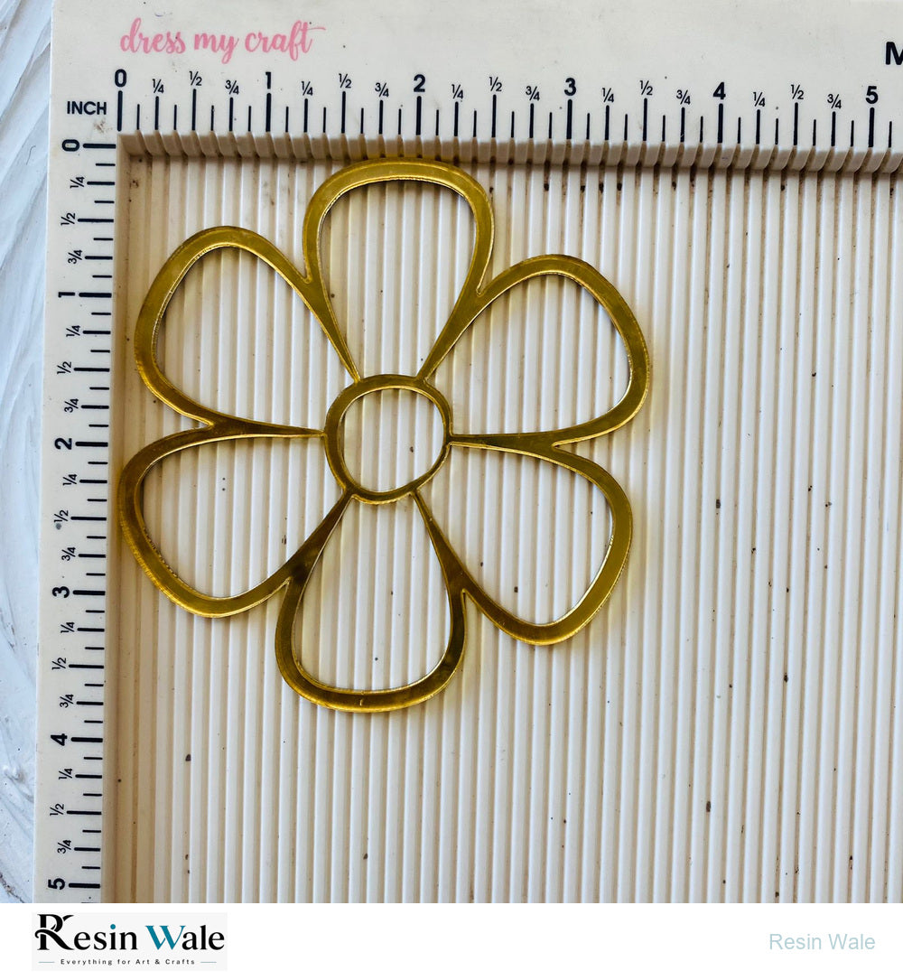 Acrylic Daisy Flower Cutout - Resin Wale